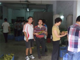 老师带学员去鞋楦厂参...