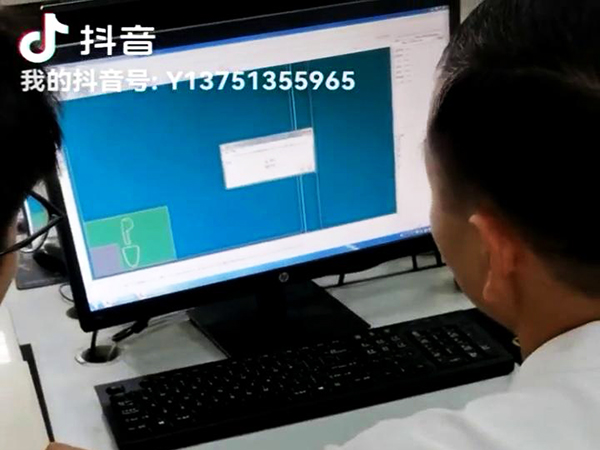 电脑设计开版出格